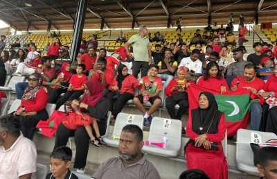 ލަންކާގެ ކޯޗު ތައުރީފު ބަންޑުންކޮށްލީ ދިވެހި ސަޕޯޓަރުންގެ ފޯރި އާއި ތަރުހީބަށް