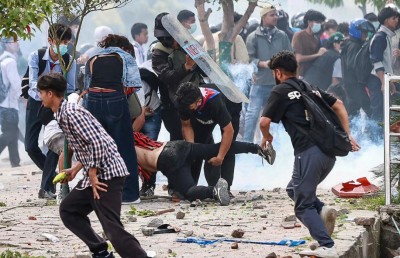 ނޭޕާލުގައި ސޯޝަލް މީޑިއާ މަނާކުރުމުން ޒުވާނުން މުޒާހަރާޔަށް، ހަމަނުޖެހުން ހިނގައި 17 މީހަކު މަރު