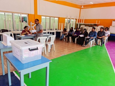 ޑިމޮކްރެޓްސް ޕްރައިމަރީގައި ވޯޓު ލުމުގެ ހައްގު ލިބިފައިވާ ގިނަ ބަޔަކު ވޯޓު ލައިފި