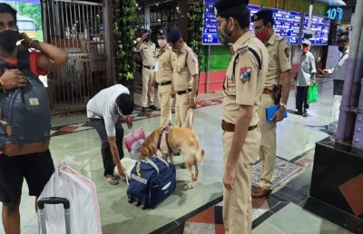 ޓެރަރިސްޓު ހަމަލާތަކެއްގެ އިންޒާރަށް މުމްބާއީގައި ސަލާމަތީ ފިޔަވަޅުތައް ވަރުގަދަކޮށްފި