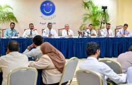 ނޫސްވެރިންނަށް އިންޒާރު ދޭ ކަމަށް ބުނުމުން ކޮމިޓީން އެކަން ބަލަން ފާސްކޮށްފި