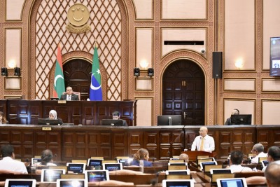 މިނިސްޓަރުން މަދުކޮށްފައި ސިވިލް ސާވަންޓުންގެ މުސާރަ ބޮޑުކުރަން ޖެހޭ: އެމްޑީޕީ