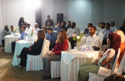 "ފަށާ މަދަދު" އަދި "ފަށާ މަދަދު ލީސިން"ގެ ނަމުގައި އަންހެނުންނަށް ޚާއްސަ ލޯނެއް