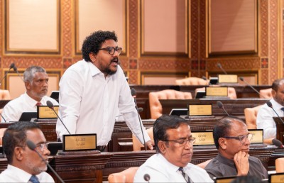 އެމްޑީޕީގެ ތިން މެންބަރަކު ޓައީ އެޅުއްވުން ހުއްޓާލައްވައި އިހުތިޖާޖެއްގައި