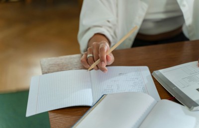 އަގަށް އެސައިންމަންޓް ހަދައިދޭ ލަންކާ ޓީޗަރަކު ޑީޕޯޓްކުރުމުން ވެސް ނުހުއްޓުވުނު