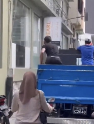 ޕިކަޕުގައި ހުތުރު ވައްތަރު ޖެއްސި މީހާގެ ބަންދަށް 15 ދުވަސް