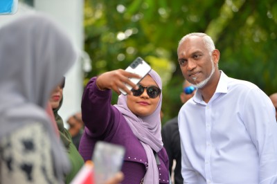 ކައުންސިލްތަކުގެ އިދާރީ މުވައްޒަފުން ކިޔެވީމާ މުސާރައިގެ ކުރިއެރުން ދޭން މަސައްކަތްކުރާނަން: ރައީސް