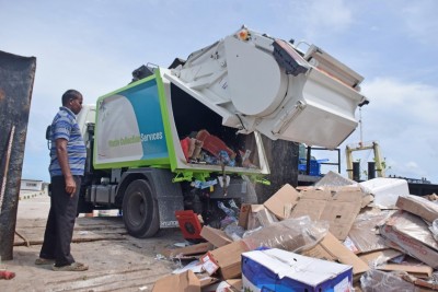 ކުނި އުކާ އާންމު އުޅަނދުތަކުން ނަގާ ފީ ކުޑަކޮށްފި