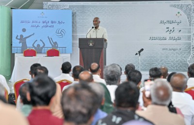 "ކެމްޕެއިނެއްގެ ބޭރުން ފުލިދު އަށް ވަޑައިގެންނެވި ފުރަތަމަ ރައީސަކީ ރައީސް މުއިއްޒު"