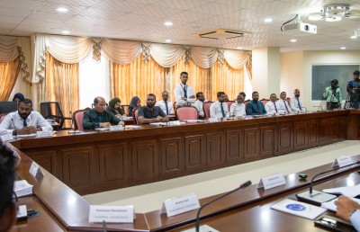 އަޑުއަހަން ވަންނަ މީހުން ކޮމެޓީތަކުގެ މަސައްކަތަށް ހުރަސް އަޅާ ނަމަ ފިޔަވަޅު އެޅޭ ގޮތް ހަދަނީ