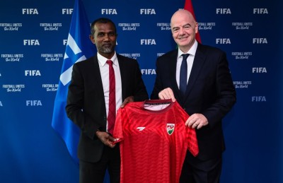 ތޯރިގް ފީފާގެ ރައީސާ އެކު؛ ގައުމީ ޓީމަށް މަރުހަބާ ވިދާޅުވެ، އެފްއޭއެމްގެ މަސައްކަތަށް ތައުރީފު