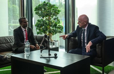 ތޯރިގް ފީފާގެ ރައީސާ އެކު؛ ގައުމީ ޓީމަށް މަރުހަބާ ވިދާޅުވެ، އެފްއޭއެމްގެ މަސައްކަތަށް ތައުރީފު