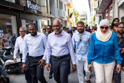 މަޖިލިސް ކެމްޕެއިނަށް ޑޯޓުޑޯ ޖައްސަވައި، ރައީސް ރައްޔިތުންނާ ބައްދަލު ކުރައްވަނީ