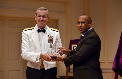 އެންޑީޔޫގެ ހޯލް އޮފް ފޭމްގައި ޑެޕިއުޓީ ނެޝަނަލް ސެކިއުރިޓީ އެޑްވައިޒަރު ހާމިދު