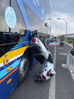 ބުރިޖު ހައިވޭގައި ބަހަކާއި ސައިކަލެއް ޖެހި، އެކްސިޑެންޓުވެއްޖެ