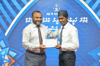 އަންނަ ހުކުރުގައި މާލޭގެ ބައެއް މިސްކިތްތަކުގައި ޒުވާން ޚަތީބުން އިމާމުވެ ނަމާދުކުރަނީ