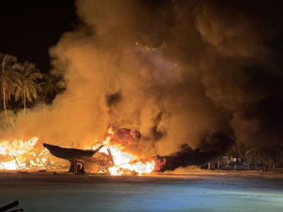 ކާށިދޫގައި ރޯވި އަލިފާން: ދެ ދޯނީގެ ވެރިންނަށް ލިބުނު ގެއްލުން 8 ލައްކައަށްވުރެ ބޮޑު