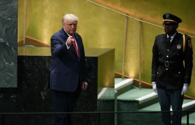 މެދުއިރުމަތީގެ "ހާއްސަ ކަމެއް" ވާން އުޅޭ ކަމުގެ އިޝާރާތެއް ޓްރަމްޕު ދެއްވައިފި