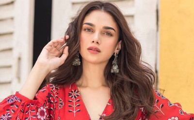 އަދިތީ ކައިވެނި ކުރަނީ