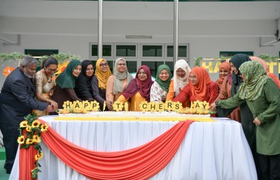 ޓީޗަރުންނަށް ގަދަރުކޮށް އިހުތިރާމް ކުރުމުގެ މާތްކަން