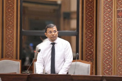 ދައުލަތުގެ ބައެއް މުވައްޒަފުންނާ ގުޅުން އޮންނަ މީހުންނާއެކު ވިޔަފާރި ނުކުރެވޭ ގަވާއިދެއް