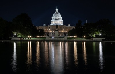 ހެލްތު ކެއާގެ ފަންޑު ފާސްނުވެ އެމެރިކާ ސަރުކާރު ހުއްޓުމަކަށް