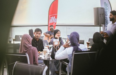 މާގިރީގައި ކޮފީ ދުވަސް ފާހަގަކުރީ އިލީގެ ރަހަތަކުން