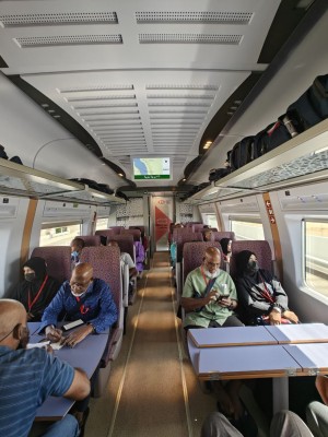 ހައިސްޕީޑު ޓްރެއިންގައި ދިވެހި އުމްރާވެރިންގެ މައްކާ މަދީނާ ދަތުރު 7 ގަޑިއިރުން 2 ގަޑިއިރަށް