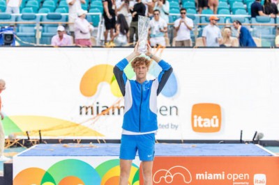 މައޭމީ އޯޕަންގެ ޗެމްޕިއަންކަން ސިނާ ހޯދައިފި