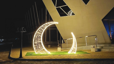 އީދު ފާހަގަކުރުމަށް މާލެ އާއި ބޮޑެތި ރަށްތައް ކުލަ ބޮކިތަކުން ދިއްލާލަނީ