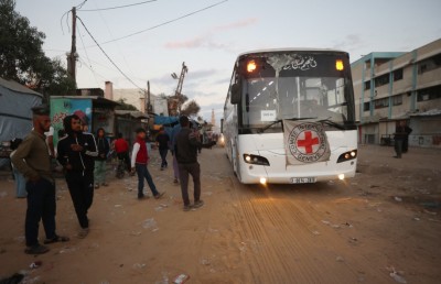 ހަމާސް އިން އިޒްރޭލުގެ އަސީރުން މިނިވަންކުރަން ފަށައިފި