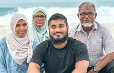 މަންމަ ދިން 50 ޑޮލަރާ އެކު ދިލް "ޖާޒިއާ" ގައި އުދުހެނީ