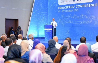 އޭއައި ބޭނުންކޮށްގެން ހުރިހާ މާއްދާއެއް ކިޔަވައިދޭން ޓީޗަރުން ތަމްރީނުކުރަނީ