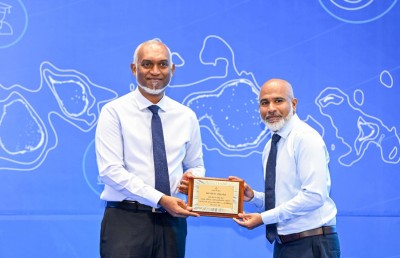 އޭއައި ބޭނުންކޮށްގެން ހުރިހާ މާއްދާއެއް ކިޔަވައިދޭން ޓީޗަރުން ތަމްރީނުކުރަނީ