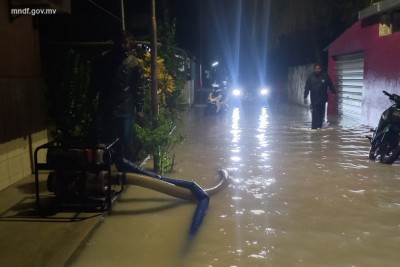 ފެންބޮޑުވި ފޭދޫ ދެ ގެއެއްގެ މީހުން ވަގުތީ ހިޔާއަށް ބަދަލުކޮށްފި