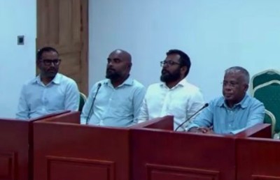 ފްލެޓް މައްސަލާގައި އަކްރަމާއި ކޮމެޓީ މެންބަރުންނަށް ކުރާ ދައުވާއަށް އިންކާރުކޮށްފި