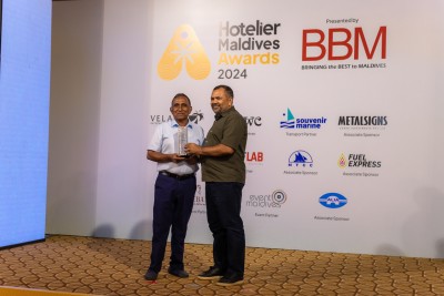 ހޮޓެލިއާ މޯލްޑިވްސްގެ އެކްސެލެންސް އެވޯޑް ނިޒާރު އަހުމަދަށް