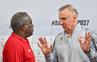 ޔޫރަޕްގައި ކުޅެވޭނެ ފެންވަރުގެ ކުޅުންތެރިން ދިވެހި ޓީމުގައި އެބަތިބި: ތަޖިކިސްތާނުގެ ކޯޗު