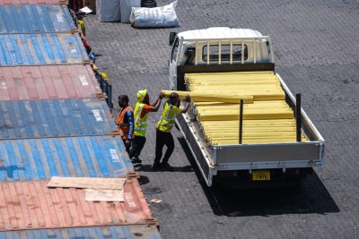 މިދިޔަ މަހު 4.4 ބިލިއަން ރުފިޔާގެ މުދާ އެތެރެކުރި، ހަތަރު އިންސައްތައިގެ އިތުރުވުމެއް