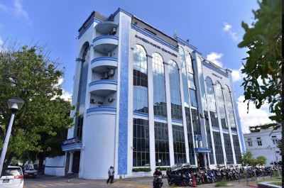 އަންހެން ހެދުން އަޅައިގެން އުޅޭ ދިވެހި ފިރިހެނަކު ހައްޔަރުކޮށްފި