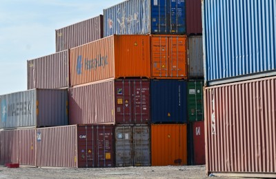 ސިނގިރެޓް ވައްކަމުގެ ރިޝްވަތަށް ފްލެޓާއި ފައިސާ!