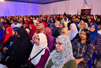 ރައީސް ދެއްވާ ޚާއްސަ ސްކޮލާޝިޕަށް ކުރިމަތިލާން ހުޅުވާލައިފި