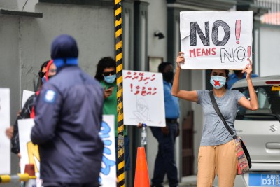 ކުޑަކުއްޖަކާ ބެހުމުގެ ތުހުމަތުވާ މީހާ ދޫކޮށްލީ ހަކުރު ބަލި ހުންނާތީ، އަލުން ބަންދުކޮށްފި