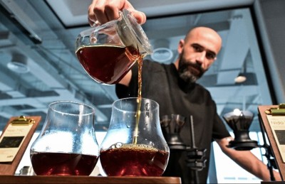 އެންމެ އަގުބޮޑު ކޮފީ ދުބާއީގައި، ތައްޓެއް ވިއްކަނީ 15،000ރ. އަށް