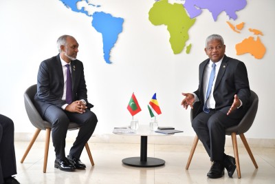 ރައީސާއި ސޭޝެލްސްގެ ރައީސް ބައްދަލުކުރައްވައި ގުޅުން ބަދަހިކުރުމުގެ މަޝްވަރާކުރައްވައިފި