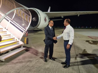 ރައީސީގެ ޖަނާޒާއަށް، ރައީސްގެ މަންދޫބުގެ ގޮތުގައި އާދަމް ޝަރީފް އީރާނަށް