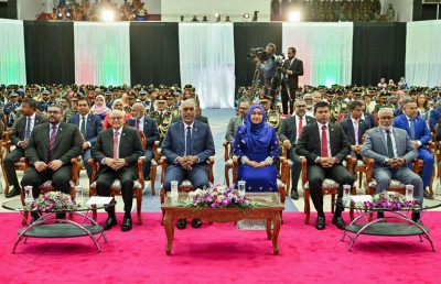 ގައުމަށްޓަކައި ގުރުބާން ވެވޭނީ ހަމައެކަނި ޔުނިފޯމް އަޅައިގެނެއް ނޫން: ރައީސް