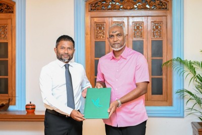 މަޖިލީހަށް އަމިއްލަގޮތުން އިންތިޚާބުވި ޝާމިން ޕީއެންސީއަށް ސޮއިކޮށްފި