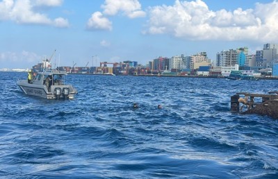 ކޮޅުވެއްޓި ބަންޑުންޖަހާލުން: ދިވެހި ޒުވާނާ ވެސް ނިޔާވެއްޖެ