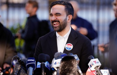 އެމެރިކާގެ ވަރުގަދަ ނުފޫޒުތަކާ ދެކޮޅަށް ނުކުމެ މަމްދާނީ ނިއު ޔޯކްގެ މޭޔަރުކަން ކާމިޔާބުކޮށްފި